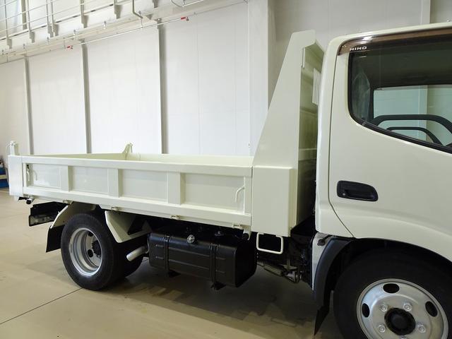 デュトロ 　３ｔ　４ナンバー　ＦＪＬ　強化ダンプ　三方開　集中ドアロック　フォグランプ　トラクションコントロール　電動パーキングブレーキ　室内ＬＥＤ灯（19枚目）