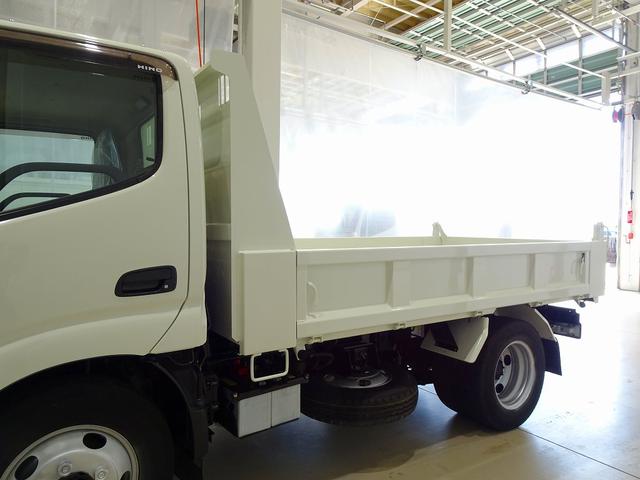 デュトロ 　３ｔ　４ナンバー　ＦＪＬ　強化ダンプ　三方開　集中ドアロック　フォグランプ　トラクションコントロール　電動パーキングブレーキ　室内ＬＥＤ灯（20枚目）