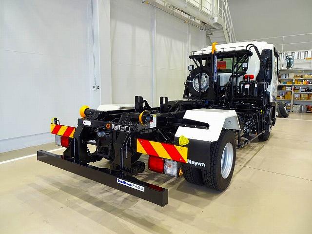 フォワード 　３．７ｔ　標準ベッドレス　アームロール　作業灯２個　キャブバックステップ付　左電格ミラー　ＥＴＣ２．０　ルームミラー式バックモニター　アドブルー　車線逸脱警報装置　トラクションコントロール（3枚目）