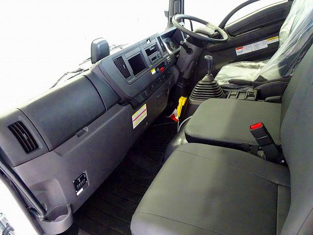 フォワード 　３．７ｔ　標準ベッドレス　アームロール　作業灯２個　キャブバックステップ付　左電格ミラー　ＥＴＣ２．０　ルームミラー式バックモニター　アドブルー　車線逸脱警報装置　トラクションコントロール（7枚目）