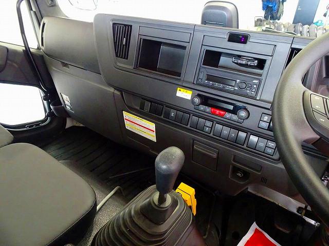 フォワード 　３．７ｔ　標準ベッドレス　アームロール　作業灯２個　キャブバックステップ付　左電格ミラー　ＥＴＣ２．０　ルームミラー式バックモニター　アドブルー　車線逸脱警報装置　トラクションコントロール（9枚目）