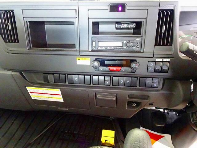 フォワード 　３．７ｔ　標準ベッドレス　アームロール　作業灯２個　キャブバックステップ付　左電格ミラー　ＥＴＣ２．０　ルームミラー式バックモニター　アドブルー　車線逸脱警報装置　トラクションコントロール（10枚目）