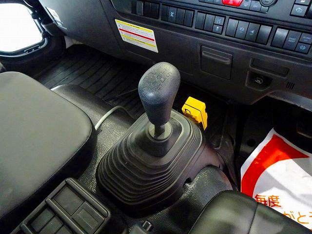 フォワード 　３．７ｔ　標準ベッドレス　アームロール　作業灯２個　キャブバックステップ付　左電格ミラー　ＥＴＣ２．０　ルームミラー式バックモニター　アドブルー　車線逸脱警報装置　トラクションコントロール（16枚目）