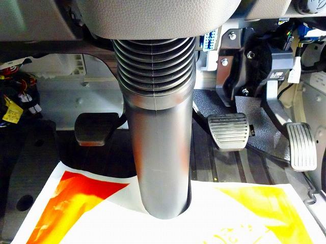 フォワード 　３．７ｔ　標準ベッドレス　アームロール　作業灯２個　キャブバックステップ付　左電格ミラー　ＥＴＣ２．０　ルームミラー式バックモニター　アドブルー　車線逸脱警報装置　トラクションコントロール（17枚目）