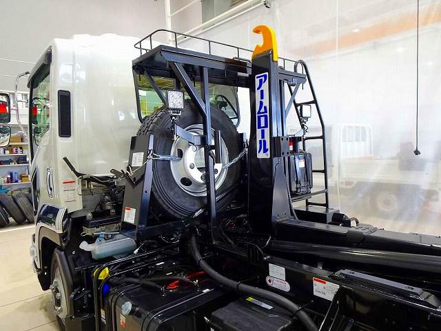 フォワード 　３．７ｔ　標準ベッドレス　アームロール　作業灯２個　キャブバックステップ付　左電格ミラー　ＥＴＣ２．０　ルームミラー式バックモニター　アドブルー　車線逸脱警報装置　トラクションコントロール（25枚目）