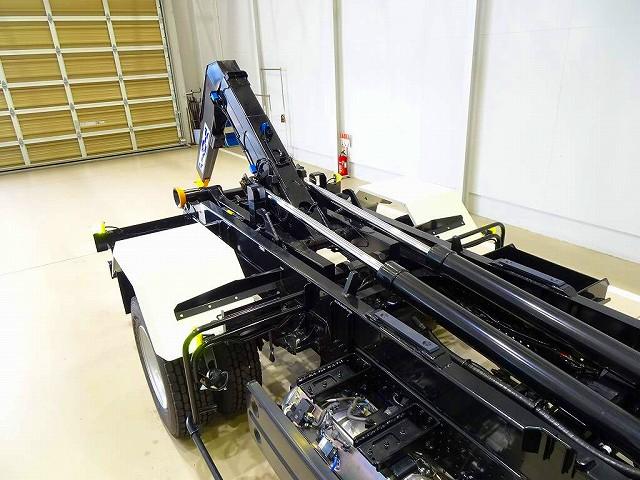 フォワード 　３．７ｔ　標準ベッドレス　アームロール　作業灯２個　キャブバックステップ付　左電格ミラー　ＥＴＣ２．０　ルームミラー式バックモニター　アドブルー　車線逸脱警報装置　トラクションコントロール（30枚目）