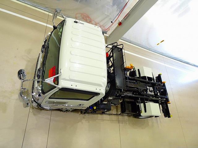 フォワード 　３．７ｔ　標準ベッドレス　アームロール　作業灯２個　キャブバックステップ付　左電格ミラー　ＥＴＣ２．０　ルームミラー式バックモニター　アドブルー　車線逸脱警報装置　トラクションコントロール（33枚目）