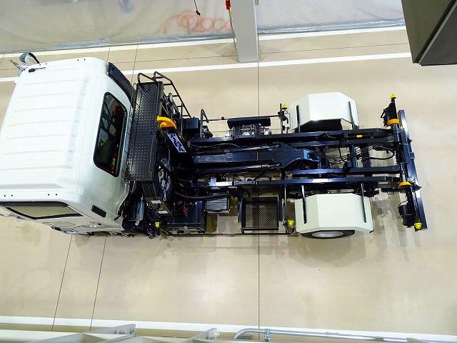 フォワード 　３．７ｔ　標準ベッドレス　アームロール　作業灯２個　キャブバックステップ付　左電格ミラー　ＥＴＣ２．０　ルームミラー式バックモニター　アドブルー　車線逸脱警報装置　トラクションコントロール（34枚目）