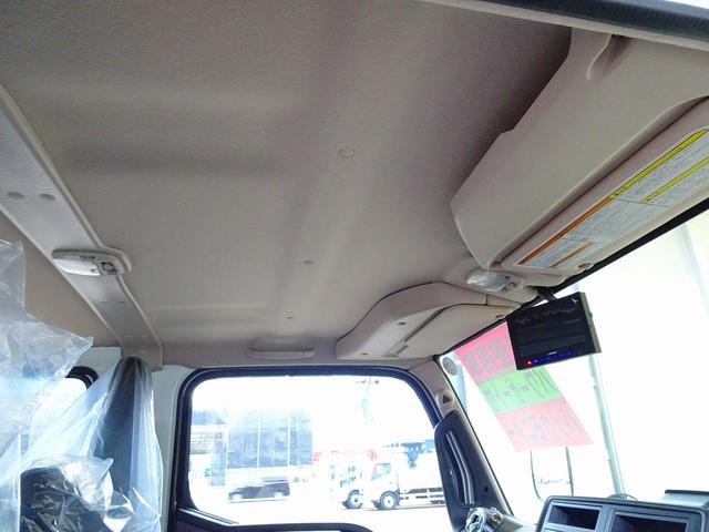 キャンター Ｗキャブ全低床　２ｔ　標準　垂直ＰＧ６００ｋｇ付　長：８７ｃｍ／有効長：７４ｃｍ　幅：１５７ｃｍ　左右リア支柱ＰＧスイッチ　運転席肘掛け　アドブルー　車線逸脱警報装置　トラクションコントロール　リアヒーター（14枚目）