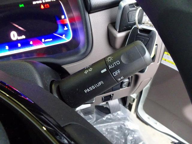 キャンター Ｗキャブ全低床　２ｔ　標準　垂直ＰＧ６００ｋｇ付　長：８７ｃｍ／有効長：７４ｃｍ　幅：１５７ｃｍ　左右リア支柱ＰＧスイッチ　運転席肘掛け　アドブルー　車線逸脱警報装置　トラクションコントロール　リアヒーター（20枚目）