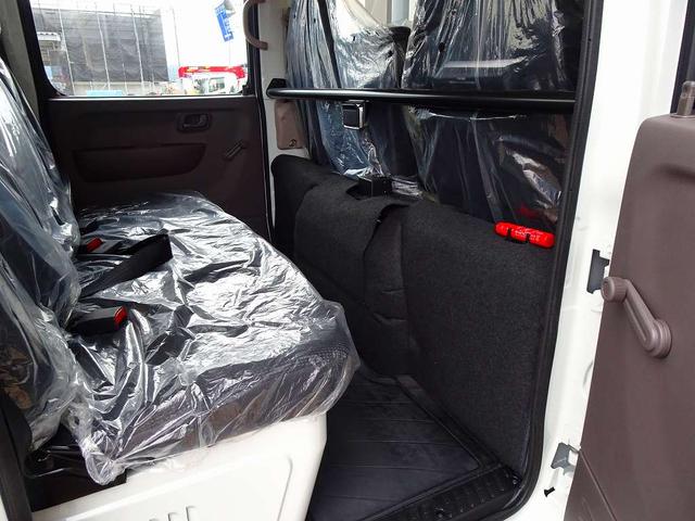 キャンター Ｗキャブ全低床　２ｔ　標準　垂直ＰＧ６００ｋｇ付　長：８７ｃｍ／有効長：７４ｃｍ　幅：１５７ｃｍ　左右リア支柱ＰＧスイッチ　運転席肘掛け　アドブルー　車線逸脱警報装置　トラクションコントロール　リアヒーター（21枚目）