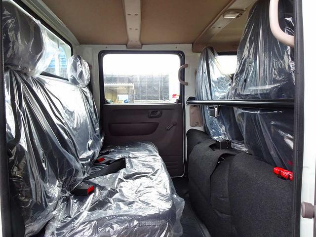 キャンター Ｗキャブ全低床　２ｔ　標準　垂直ＰＧ６００ｋｇ付　長：８７ｃｍ／有効長：７４ｃｍ　幅：１５７ｃｍ　左右リア支柱ＰＧスイッチ　運転席肘掛け　アドブルー　車線逸脱警報装置　トラクションコントロール　リアヒーター（22枚目）