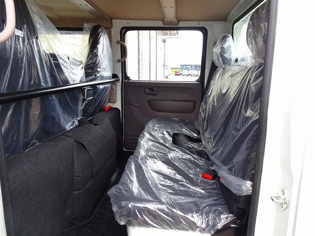 キャンター Ｗキャブ全低床　２ｔ　標準　垂直ＰＧ６００ｋｇ付　長：８７ｃｍ／有効長：７４ｃｍ　幅：１５７ｃｍ　左右リア支柱ＰＧスイッチ　運転席肘掛け　アドブルー　車線逸脱警報装置　トラクションコントロール　リアヒーター（24枚目）