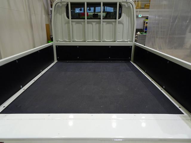 キャンター Ｗキャブ全低床　２ｔ　標準　垂直ＰＧ６００ｋｇ付　長：８７ｃｍ／有効長：７４ｃｍ　幅：１５７ｃｍ　左右リア支柱ＰＧスイッチ　運転席肘掛け　アドブルー　車線逸脱警報装置　トラクションコントロール　リアヒーター（25枚目）