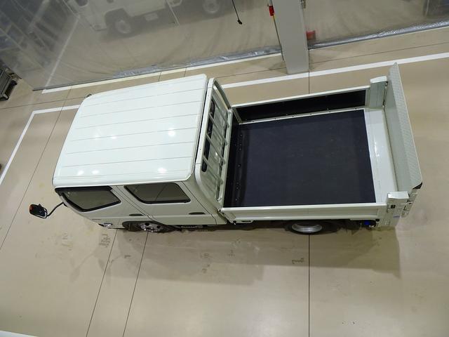 キャンター Ｗキャブ全低床　２ｔ　標準　垂直ＰＧ６００ｋｇ付　長：８７ｃｍ／有効長：７４ｃｍ　幅：１５７ｃｍ　左右リア支柱ＰＧスイッチ　運転席肘掛け　アドブルー　車線逸脱警報装置　トラクションコントロール　リアヒーター（40枚目）