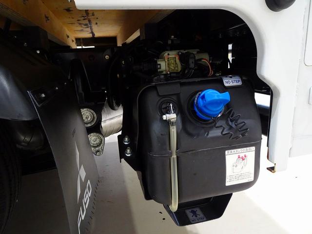 キャンター Ｗキャブ全低床　２ｔ　標準　垂直ＰＧ６００ｋｇ付　長：８７ｃｍ／有効長：７４ｃｍ　幅：１５７ｃｍ　左右リア支柱ＰＧスイッチ　運転席肘掛け　アドブルー　車線逸脱警報装置　トラクションコントロール　リアヒーター（44枚目）