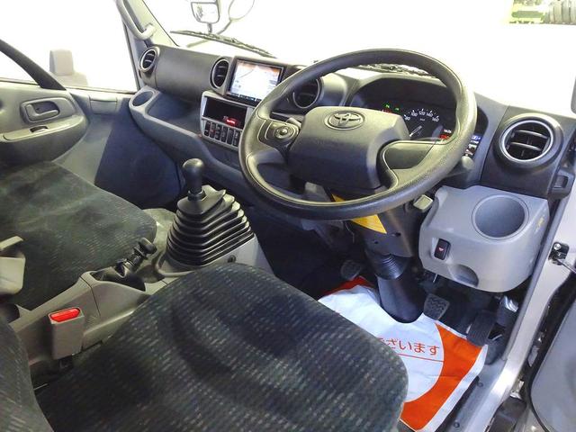 ダイナトラック フルジャストロー 2t 標準セミロング 平ボデー 総重量5t未満 三方開 左右かるがるゲート アオリ三方上部プロテクター付 リアアオリチェーン2個 電動パーキングブレーキ 車線逸脱警報装置 トラクションコントロール(5枚目)