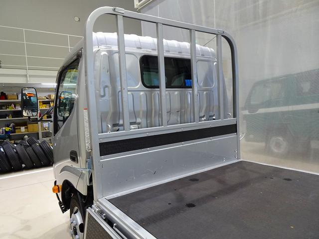 ダイナトラック フルジャストロー 2t 標準セミロング 平ボデー 総重量5t未満 三方開 左右かるがるゲート アオリ三方上部プロテクター付 リアアオリチェーン2個 電動パーキングブレーキ 車線逸脱警報装置 トラクションコントロール(28枚目)