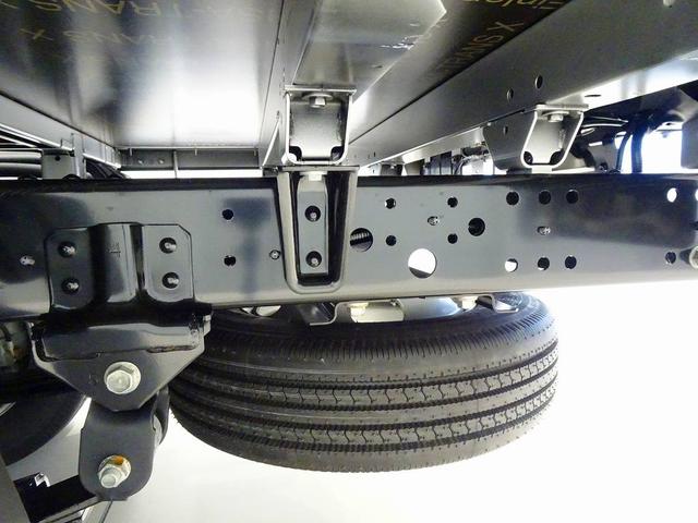 ダイナトラック フルジャストロー 2t 標準セミロング 平ボデー 総重量5t未満 三方開 左右かるがるゲート アオリ三方上部プロテクター付 リアアオリチェーン2個 電動パーキングブレーキ 車線逸脱警報装置 トラクションコントロール(40枚目)