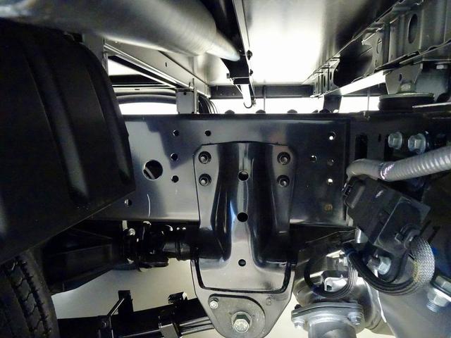 ダイナトラック フルジャストロー 2t 標準セミロング 平ボデー 総重量5t未満 三方開 左右かるがるゲート アオリ三方上部プロテクター付 リアアオリチェーン2個 電動パーキングブレーキ 車線逸脱警報装置 トラクションコントロール(45枚目)