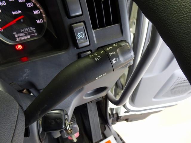 フォワード 　３．７５ｔ　標準ベッドレス　アルミアオリ　平ボデー　リアエアサス　三方開　左右セイコーラック　左右リア支柱脱着可　横ねた１５本　前立て鳥居鉄板張り／丸フック４個　左右床端ラッシングレールフック付（23枚目）