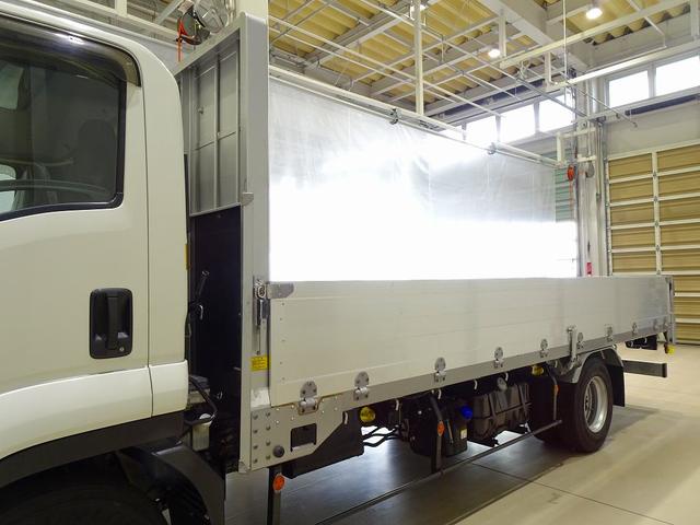 フォワード 　３．７５ｔ　標準ベッドレス　アルミアオリ　平ボデー　リアエアサス　三方開　左右セイコーラック　左右リア支柱脱着可　横ねた１５本　前立て鳥居鉄板張り／丸フック４個　左右床端ラッシングレールフック付（27枚目）