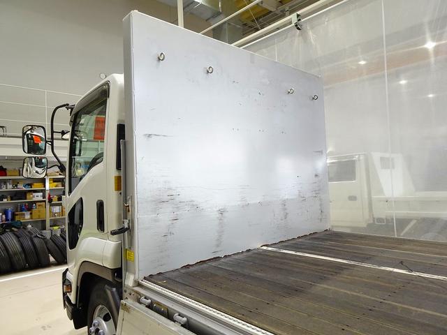 フォワード 　３．７５ｔ　標準ベッドレス　アルミアオリ　平ボデー　リアエアサス　三方開　左右セイコーラック　左右リア支柱脱着可　横ねた１５本　前立て鳥居鉄板張り／丸フック４個　左右床端ラッシングレールフック付（29枚目）