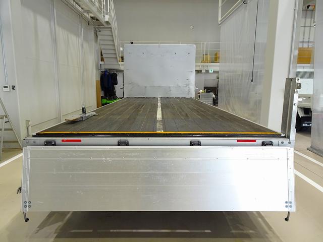 フォワード 　３．７５ｔ　標準ベッドレス　アルミアオリ　平ボデー　リアエアサス　三方開　左右セイコーラック　左右リア支柱脱着可　横ねた１５本　前立て鳥居鉄板張り／丸フック４個　左右床端ラッシングレールフック付（35枚目）