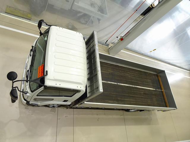 フォワード 　３．７５ｔ　標準ベッドレス　アルミアオリ　平ボデー　リアエアサス　三方開　左右セイコーラック　左右リア支柱脱着可　横ねた１５本　前立て鳥居鉄板張り／丸フック４個　左右床端ラッシングレールフック付（36枚目）