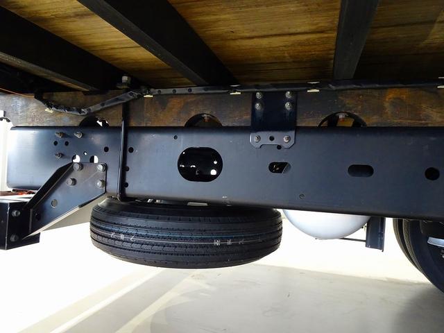 フォワード 　３．７５ｔ　標準ベッドレス　アルミアオリ　平ボデー　リアエアサス　三方開　左右セイコーラック　左右リア支柱脱着可　横ねた１５本　前立て鳥居鉄板張り／丸フック４個　左右床端ラッシングレールフック付（48枚目）