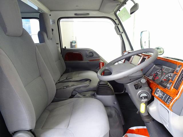 エルフトラック フルフラットロー　２ｔ　標準　Ｗキャブ／垂直ＰＧ８００ｋｇ付　長：１００ｃｍ／有効長：８０ｃｍ　幅：１５８ｃｍ　左右リア支柱ＰＧスイッチ　床板張替え　埋め込みフック４対　アオリ上部／前立て鳥居アルミ縞鋼板　鳥居作業灯（6枚目）