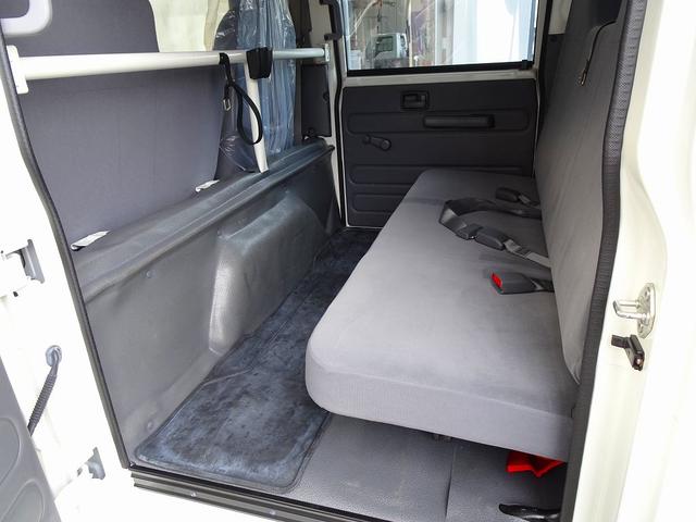 エルフトラック フルフラットロー　２ｔ　標準　Ｗキャブ／垂直ＰＧ８００ｋｇ付　長：１００ｃｍ／有効長：８０ｃｍ　幅：１５８ｃｍ　左右リア支柱ＰＧスイッチ　床板張替え　埋め込みフック４対　アオリ上部／前立て鳥居アルミ縞鋼板　鳥居作業灯（21枚目）