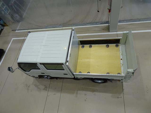 エルフトラック フルフラットロー　２ｔ　標準　Ｗキャブ／垂直ＰＧ８００ｋｇ付　長：１００ｃｍ／有効長：８０ｃｍ　幅：１５８ｃｍ　左右リア支柱ＰＧスイッチ　床板張替え　埋め込みフック４対　アオリ上部／前立て鳥居アルミ縞鋼板　鳥居作業灯（38枚目）