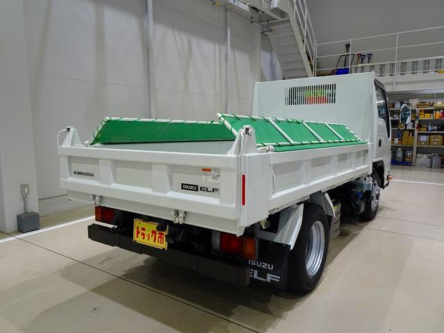 エルフトラック フルフラットロー 2t 4WD(切替式) 強化ダンプ 新明和/DR2-0110SY 三方開 手動コボレーン付(38cm) ルームミラー式バックモニター アドブルー 車線逸脱警報装置 トラクションコントロール(3枚目)