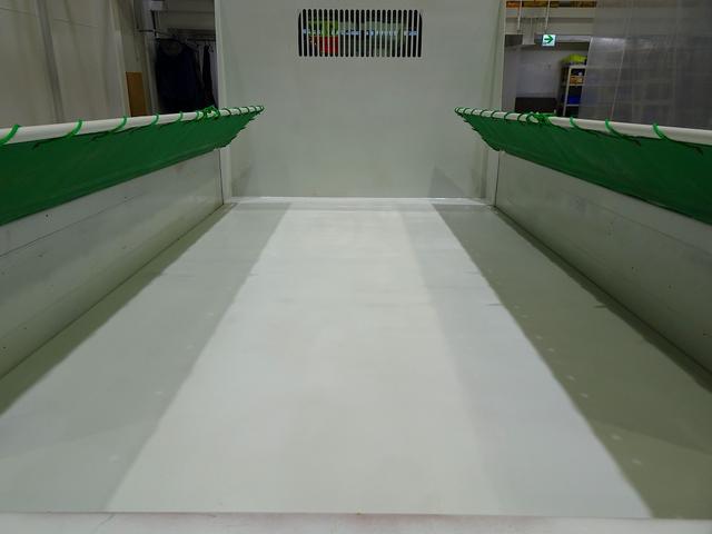 エルフトラック フルフラットロー 2t 4WD(切替式) 強化ダンプ 新明和/DR2-0110SY 三方開 手動コボレーン付(38cm) ルームミラー式バックモニター アドブルー 車線逸脱警報装置 トラクションコントロール(18枚目)