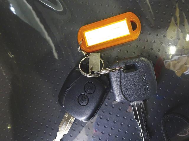 エルフトラック フルフラットロー 2t 4WD(切替式) 強化ダンプ 新明和/DR2-0110SY 三方開 手動コボレーン付(38cm) ルームミラー式バックモニター アドブルー 車線逸脱警報装置 トラクションコントロール(42枚目)