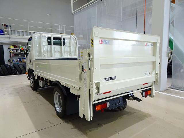 ダイナトラック フルジャストロー　１．３５ｔ　４ＷＤ　ＦＪＬ　Ｗタイヤ　垂直ＰＧ　６００ｋｇ付　長：８６ｃｍ／有効長：７４ｃｍ　幅：１５７ｃｍ　集中ドアロック　車線逸脱警報装置　トラクションコントロール　クリアランスソナー（4枚目）