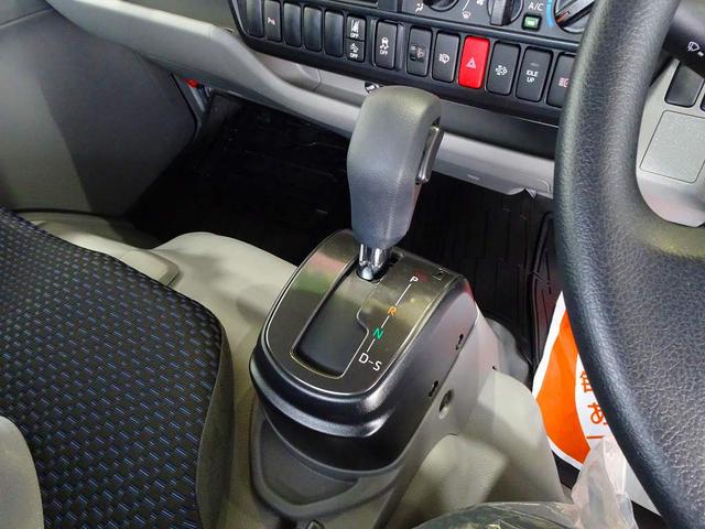 ダイナトラック フルジャストロー　１．３５ｔ　４ＷＤ　ＦＪＬ　Ｗタイヤ　垂直ＰＧ　６００ｋｇ付　長：８６ｃｍ／有効長：７４ｃｍ　幅：１５７ｃｍ　集中ドアロック　車線逸脱警報装置　トラクションコントロール　クリアランスソナー（13枚目）