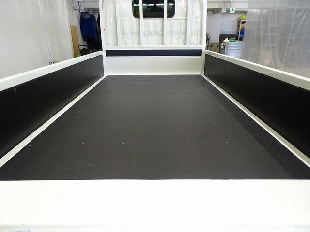 ダイナトラック フルジャストロー　１．３５ｔ　４ＷＤ　ＦＪＬ　Ｗタイヤ　垂直ＰＧ　６００ｋｇ付　長：８６ｃｍ／有効長：７４ｃｍ　幅：１５７ｃｍ　集中ドアロック　車線逸脱警報装置　トラクションコントロール　クリアランスソナー（18枚目）