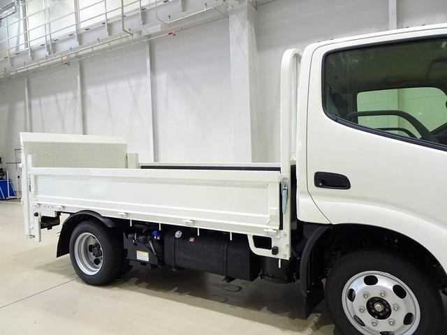 ダイナトラック フルジャストロー　１．３５ｔ　４ＷＤ　ＦＪＬ　Ｗタイヤ　垂直ＰＧ　６００ｋｇ付　長：８６ｃｍ／有効長：７４ｃｍ　幅：１５７ｃｍ　集中ドアロック　車線逸脱警報装置　トラクションコントロール　クリアランスソナー（19枚目）