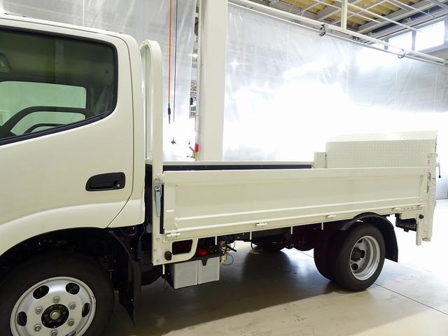 ダイナトラック フルジャストロー　１．３５ｔ　４ＷＤ　ＦＪＬ　Ｗタイヤ　垂直ＰＧ　６００ｋｇ付　長：８６ｃｍ／有効長：７４ｃｍ　幅：１５７ｃｍ　集中ドアロック　車線逸脱警報装置　トラクションコントロール　クリアランスソナー（20枚目）