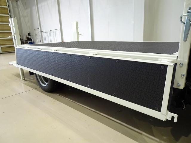 ダイナトラック フルジャストロー　１．３５ｔ　４ＷＤ　ＦＪＬ　Ｗタイヤ　垂直ＰＧ　６００ｋｇ付　長：８６ｃｍ／有効長：７４ｃｍ　幅：１５７ｃｍ　集中ドアロック　車線逸脱警報装置　トラクションコントロール　クリアランスソナー（23枚目）