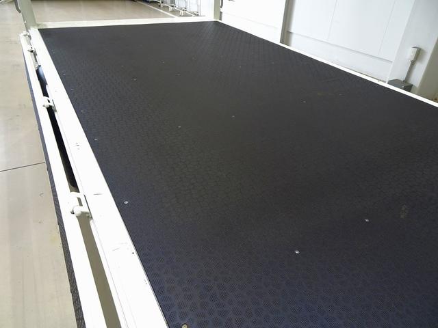 ダイナトラック フルジャストロー　１．３５ｔ　４ＷＤ　ＦＪＬ　Ｗタイヤ　垂直ＰＧ　６００ｋｇ付　長：８６ｃｍ／有効長：７４ｃｍ　幅：１５７ｃｍ　集中ドアロック　車線逸脱警報装置　トラクションコントロール　クリアランスソナー（24枚目）