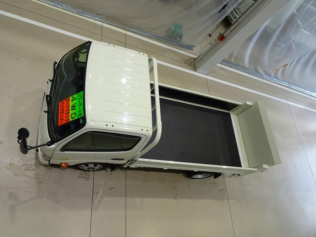 ダイナトラック フルジャストロー　１．３５ｔ　４ＷＤ　ＦＪＬ　Ｗタイヤ　垂直ＰＧ　６００ｋｇ付　長：８６ｃｍ／有効長：７４ｃｍ　幅：１５７ｃｍ　集中ドアロック　車線逸脱警報装置　トラクションコントロール　クリアランスソナー（31枚目）