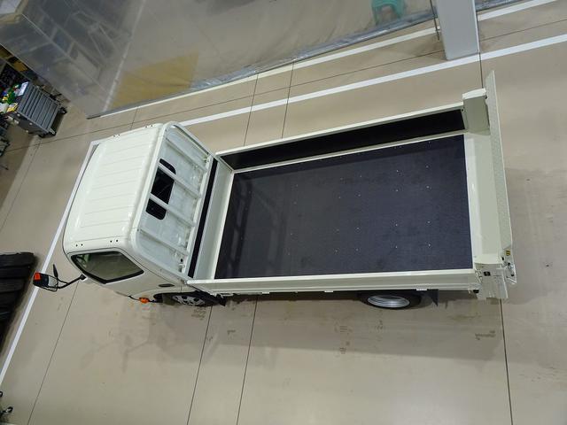 ダイナトラック フルジャストロー　１．３５ｔ　４ＷＤ　ＦＪＬ　Ｗタイヤ　垂直ＰＧ　６００ｋｇ付　長：８６ｃｍ／有効長：７４ｃｍ　幅：１５７ｃｍ　集中ドアロック　車線逸脱警報装置　トラクションコントロール　クリアランスソナー（32枚目）