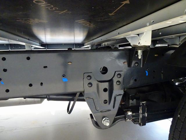 ダイナトラック フルジャストロー　１．３５ｔ　４ＷＤ　ＦＪＬ　Ｗタイヤ　垂直ＰＧ　６００ｋｇ付　長：８６ｃｍ／有効長：７４ｃｍ　幅：１５７ｃｍ　集中ドアロック　車線逸脱警報装置　トラクションコントロール　クリアランスソナー（36枚目）