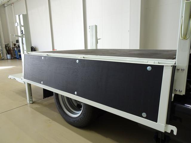 キャンター 全低床 2t 標準 Wキャブ/垂直PG600kg付 PG長:85cm/有効長:75cm 幅:157cm 左右リア支柱PGスイッチ 三方開 リアアオリチェーン2個(29枚目)