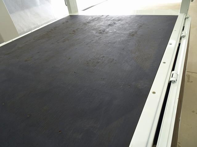 キャンター 全低床 2t 標準 Wキャブ/垂直PG600kg付 PG長:85cm/有効長:75cm 幅:157cm 左右リア支柱PGスイッチ 三方開 リアアオリチェーン2個(32枚目)