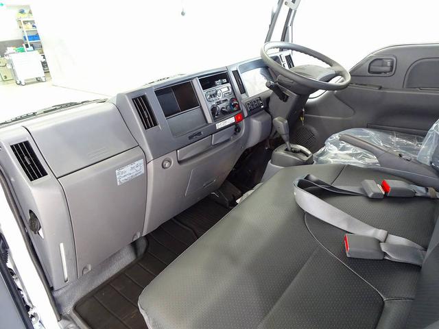 エルフトラック Ｗキャブフラットロー　１．７５ｔ　標準　総重量５ｔ未満　三方開　荷台作りボデー床二重張り／横ねた鉄製　埋め込みフック２対　前立て縞鋼板張り　リアアオリチェーン　ＰＷ（フロントのみ）　左電格ミラー　トラクションコントロール（7枚目）