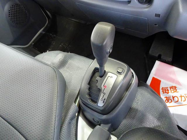 エルフトラック Ｗキャブフラットロー　１．７５ｔ　標準　総重量５ｔ未満　三方開　荷台作りボデー床二重張り／横ねた鉄製　埋め込みフック２対　前立て縞鋼板張り　リアアオリチェーン　ＰＷ（フロントのみ）　左電格ミラー　トラクションコントロール（13枚目）